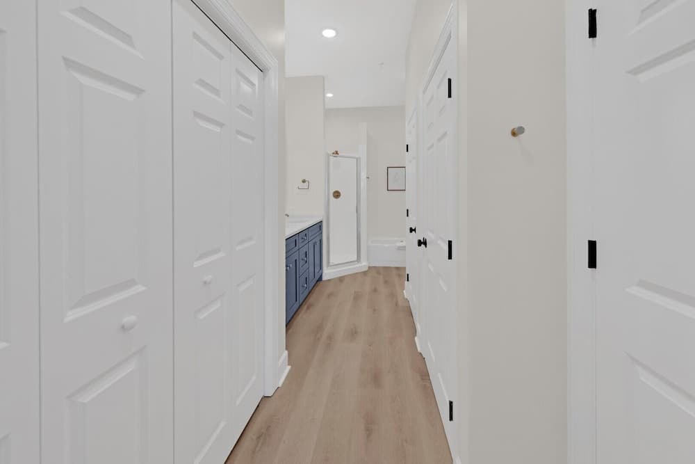 Emerald by Alma - Image 27