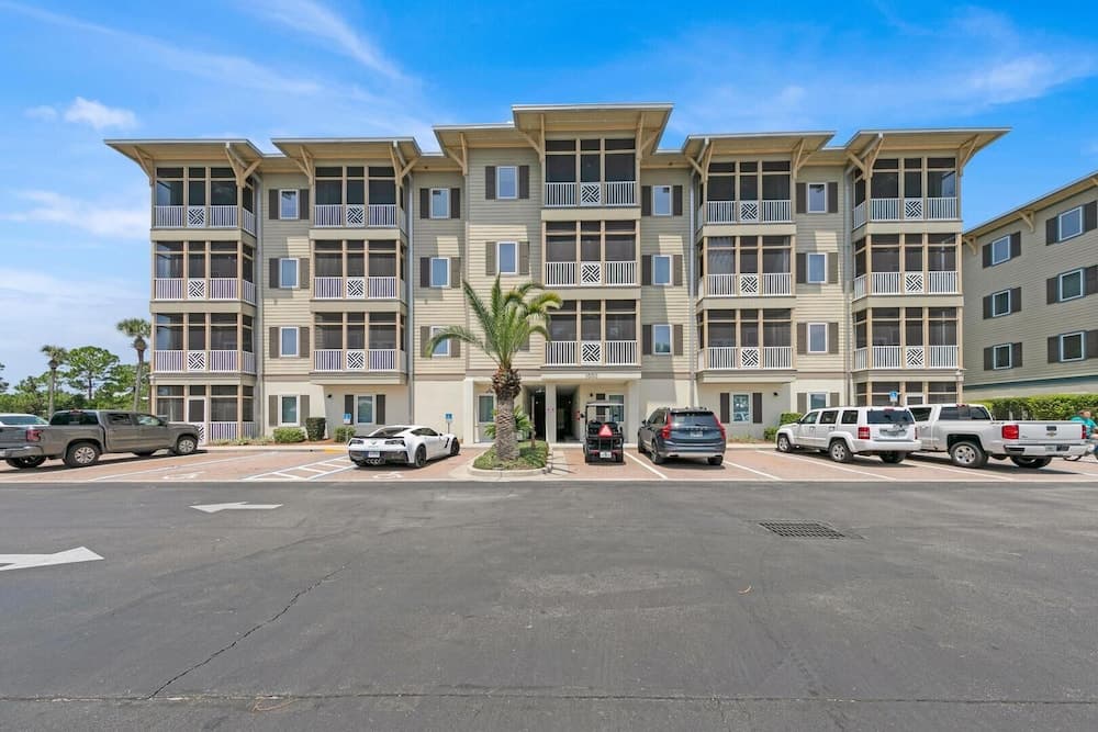 Emerald by Alma - Image 36