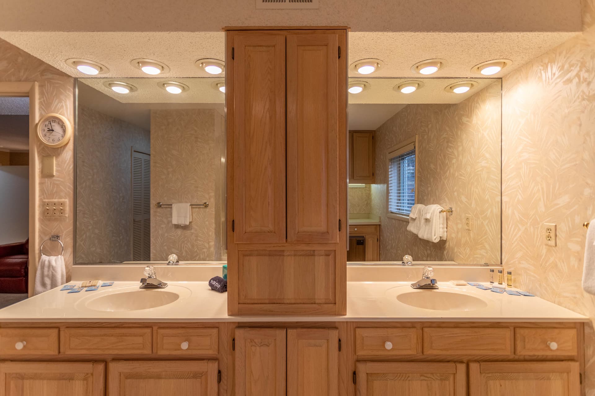 Emerald Escape - Image 31