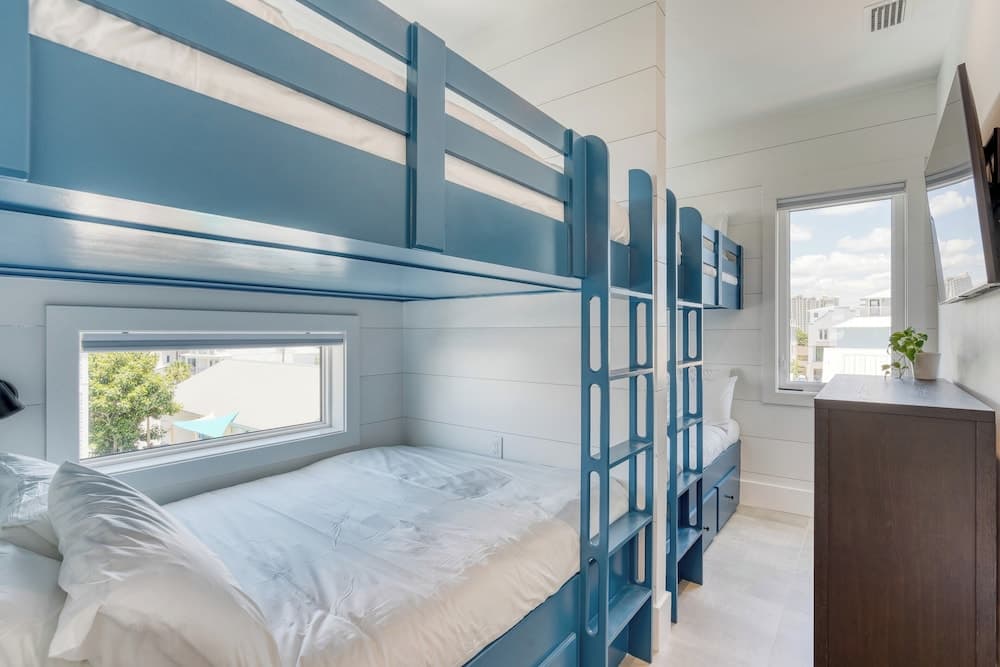 Emerald Evening - Image 7