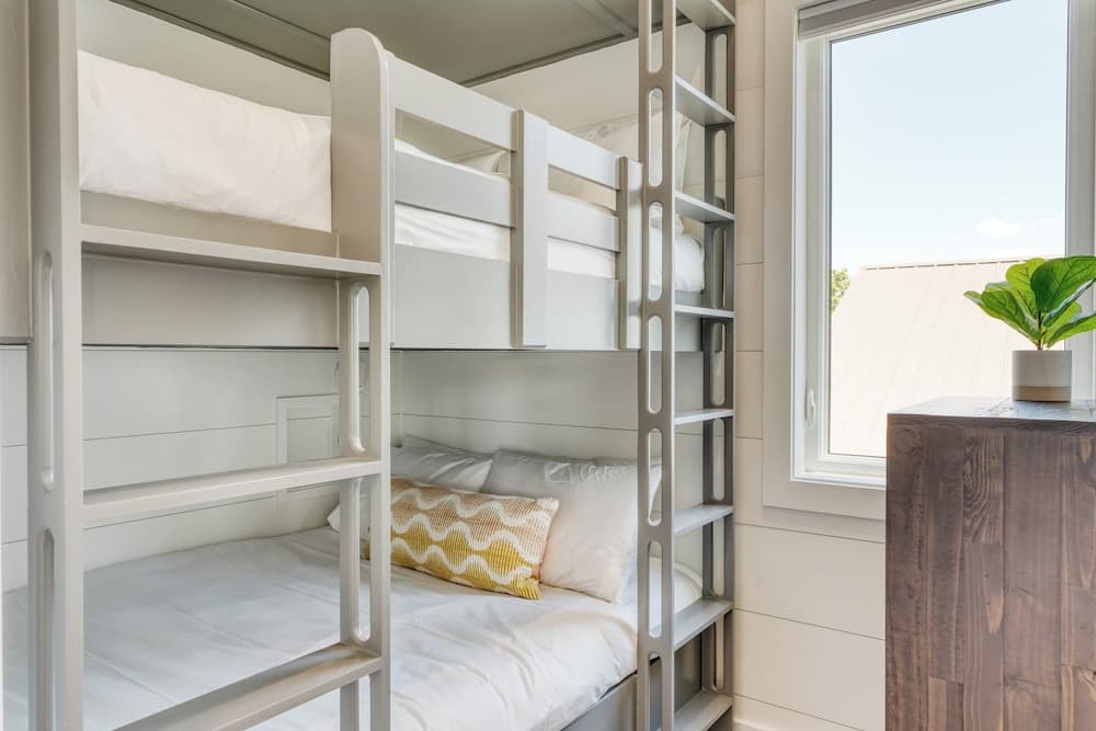 Emerald Evening - Image 13