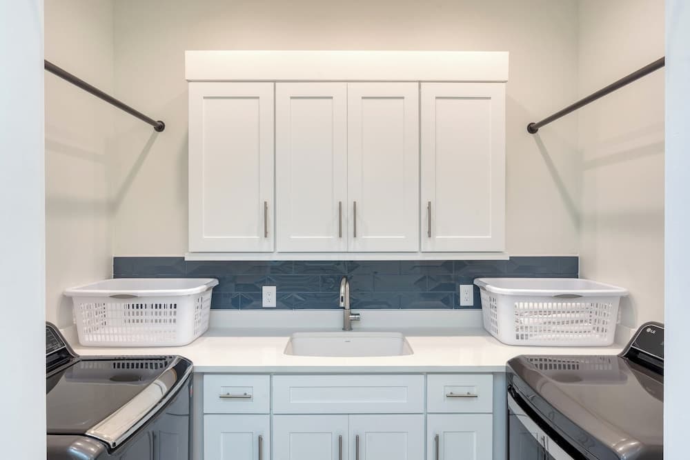 Emerald Evening - Image 19