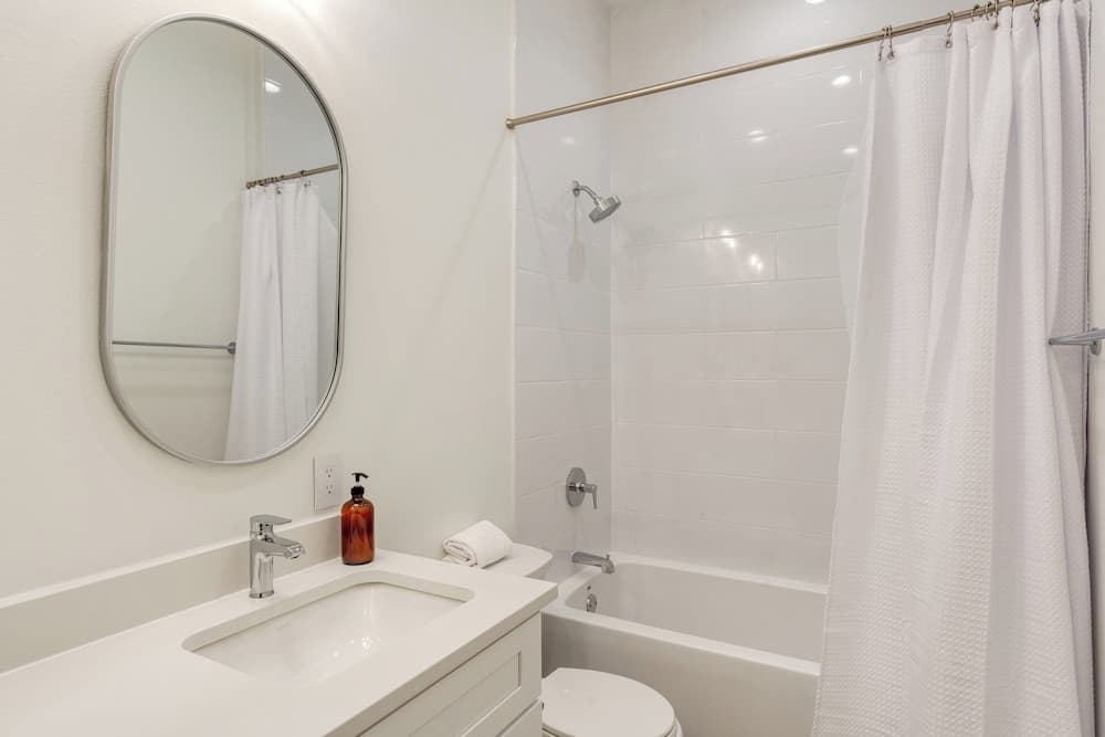 Emerald Evening - Image 35