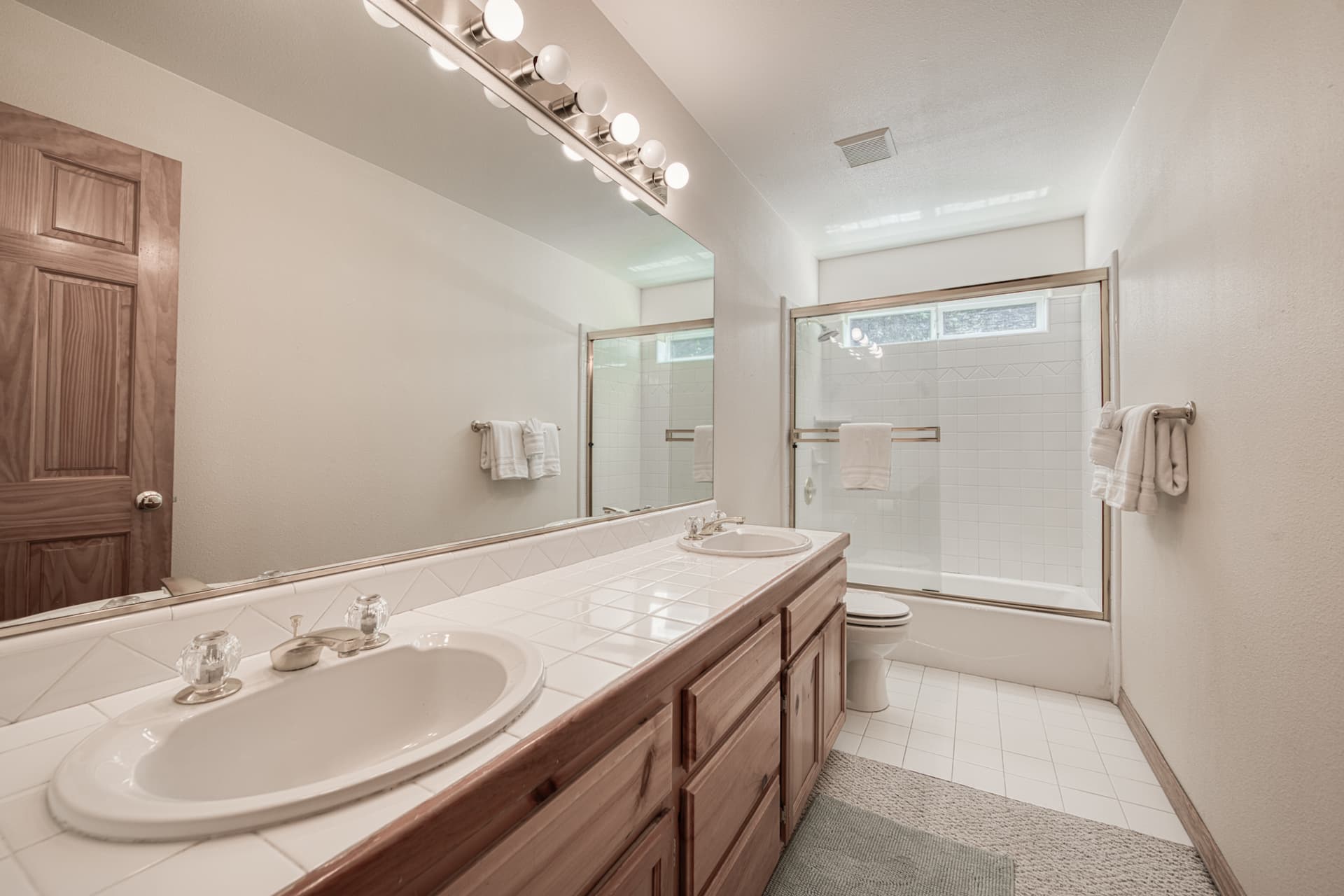 Emerald Lodge at Tahoe Park - Image 26