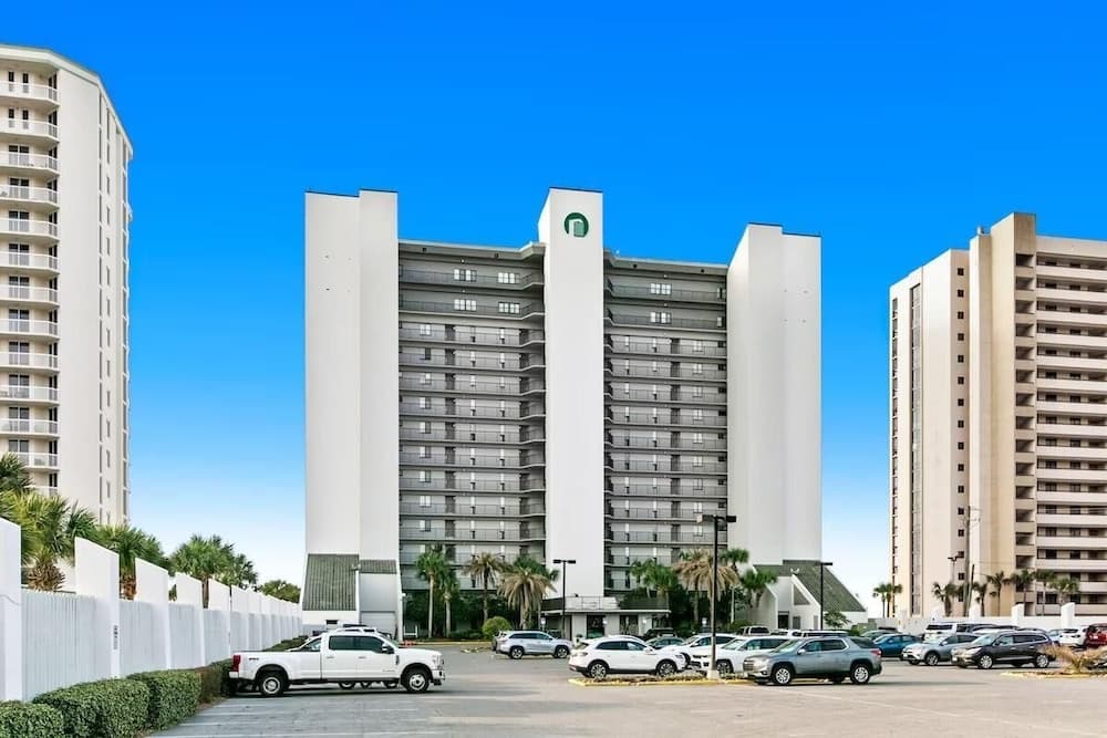 Emerald Towers #305 - Image 86