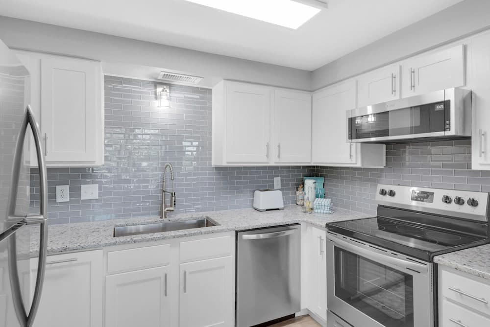 Two Pina Coladas - Image 4