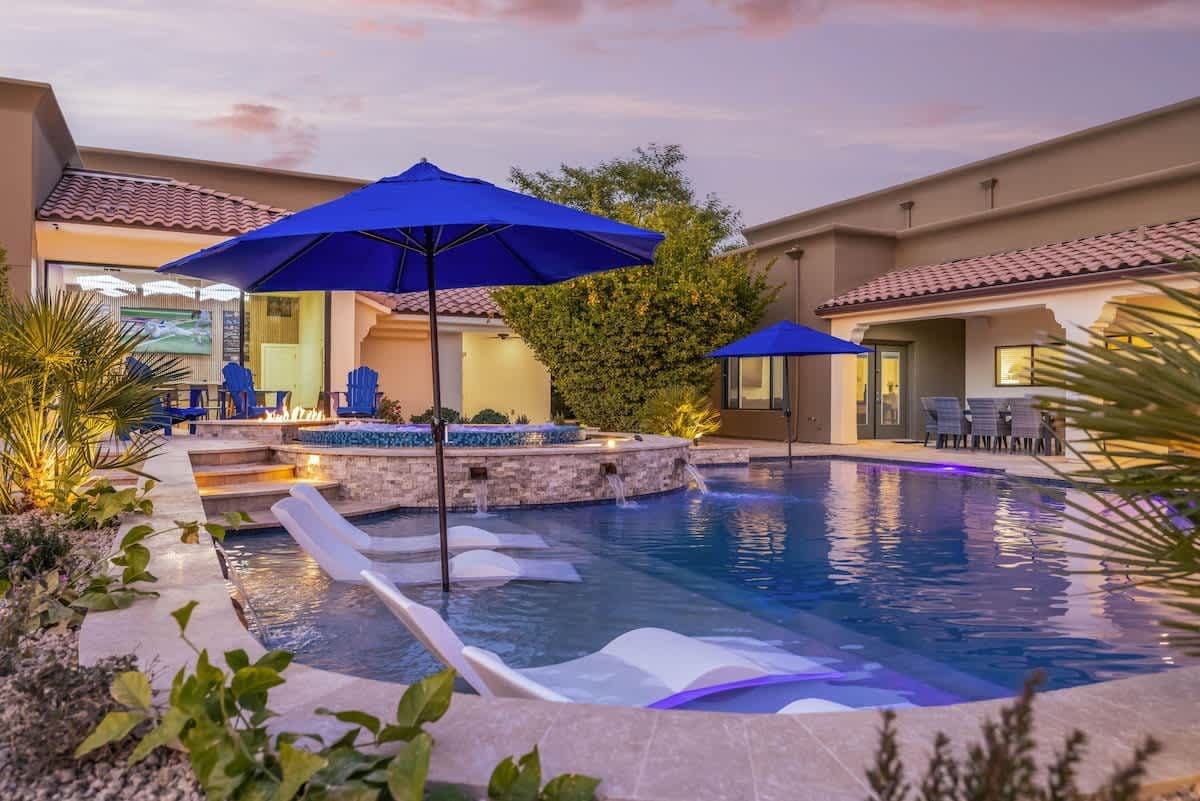 Estate on Shea - Image 68