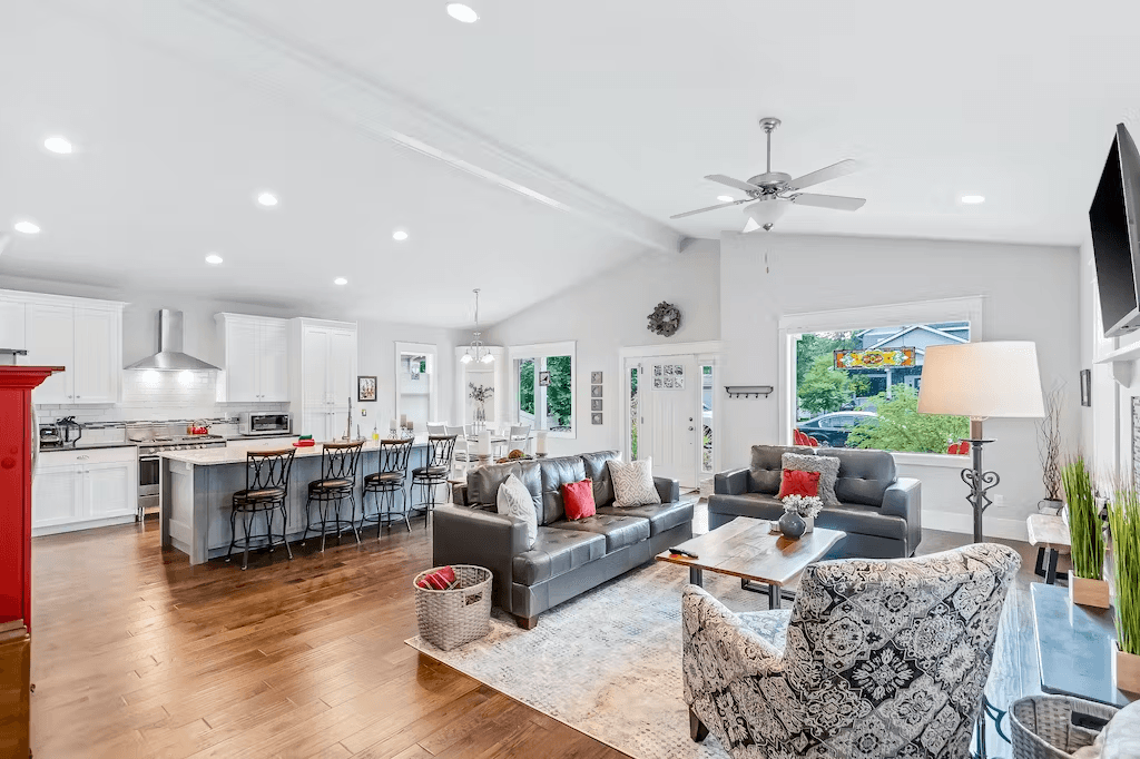 Classic Coeur d'Alene Estate - Image 3