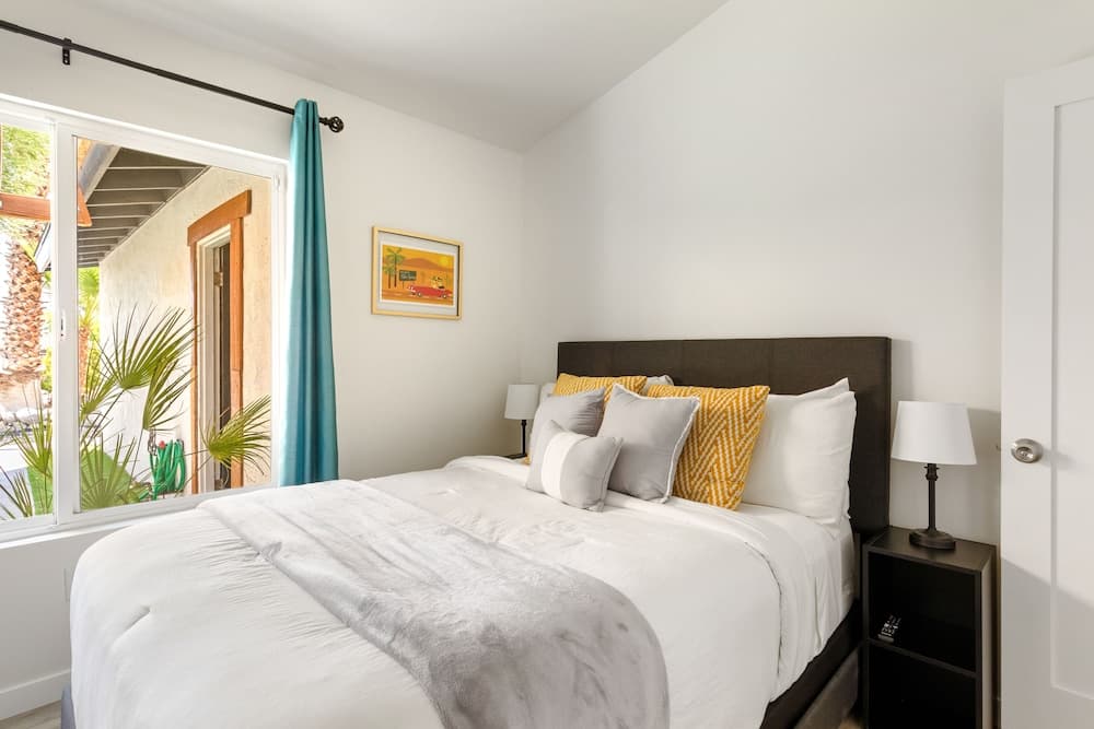 Desert Hideaway Palm Springs - Image 12