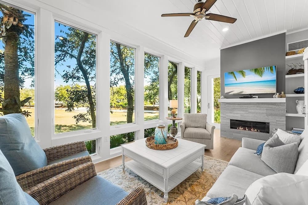 Pineapple and Palms - Image 3