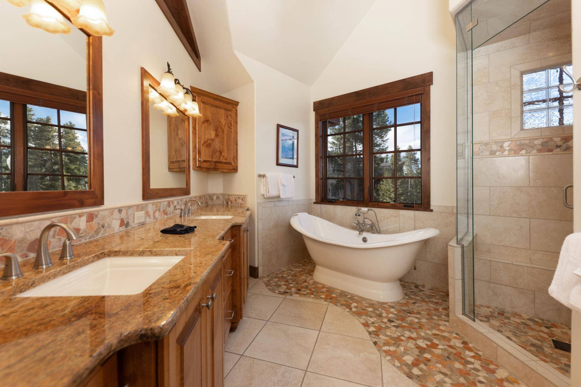 Fox Paw Lodge - Image 17