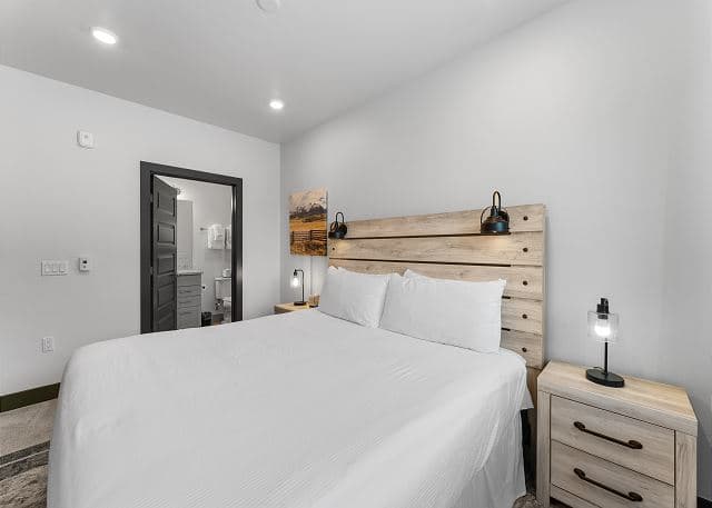 Crestview Chalet Bliss - Image 13