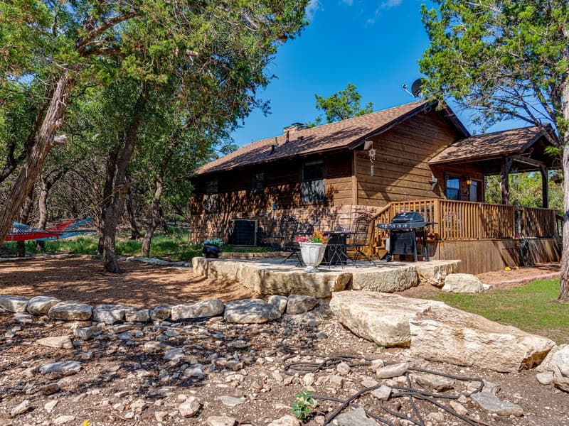 Cedar Bliss Texas Cabin - Image 23