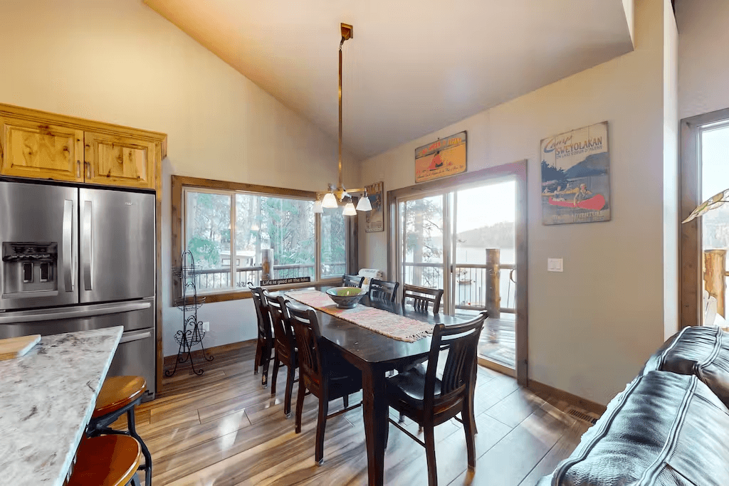 Lakefront Marvel - Image 12