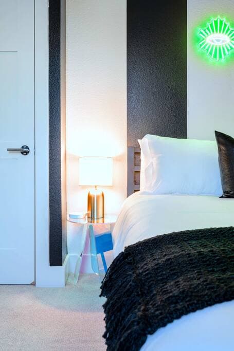 Queen's Gambit - Image 35