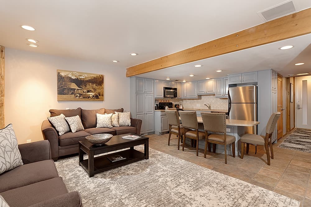 Fifth Avenue Residence #9 - Image 3