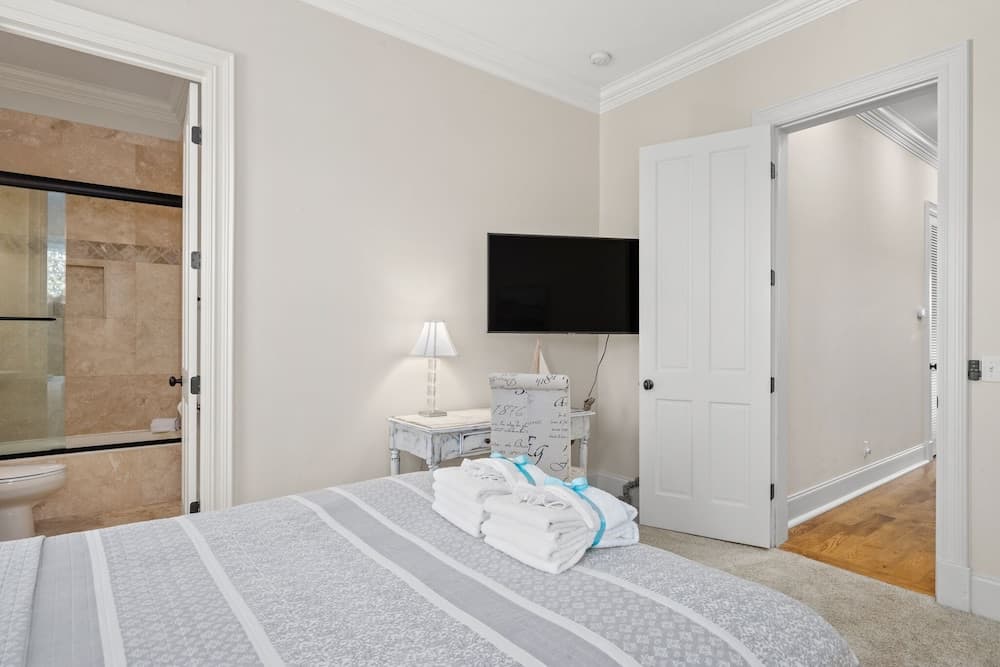 Shorehaven Condo - Image 20