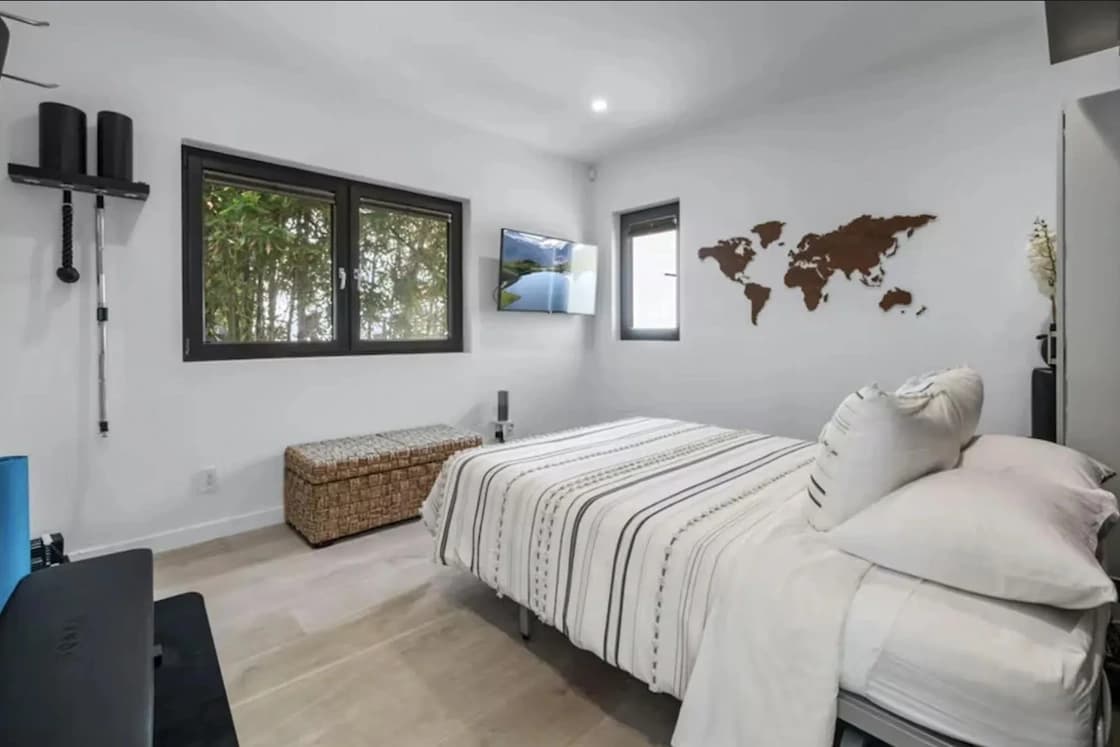 Moonlight Modern - Image 31