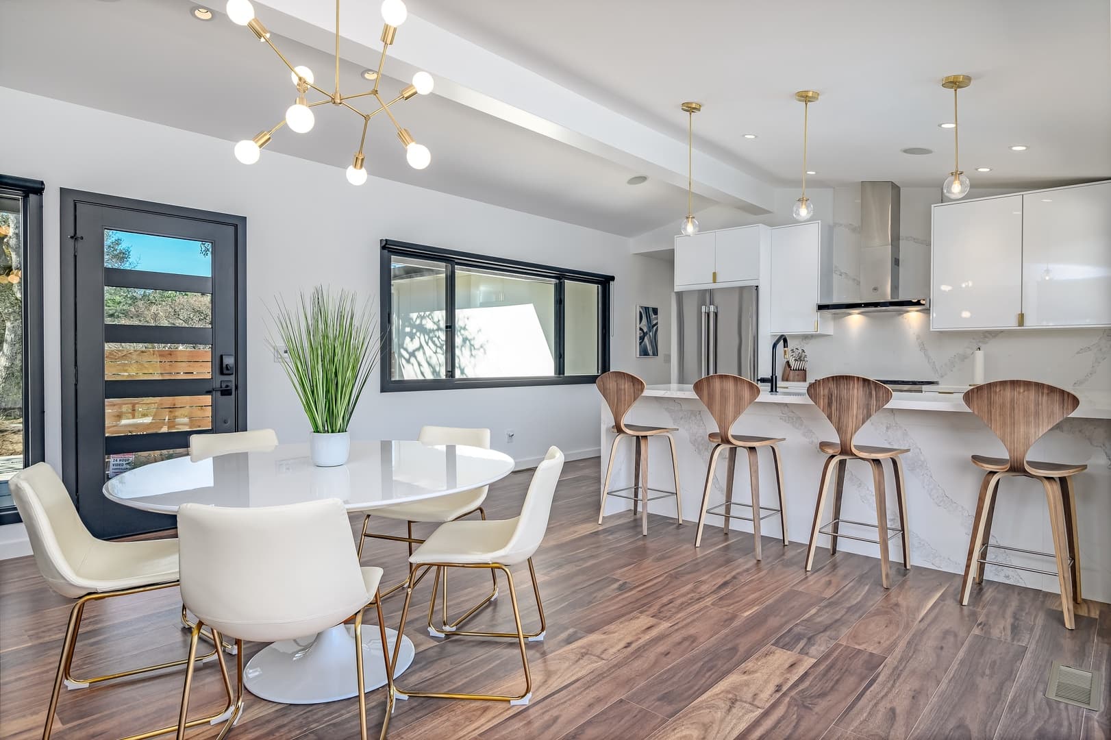 Eastward Casa Blanca Home - Image 10