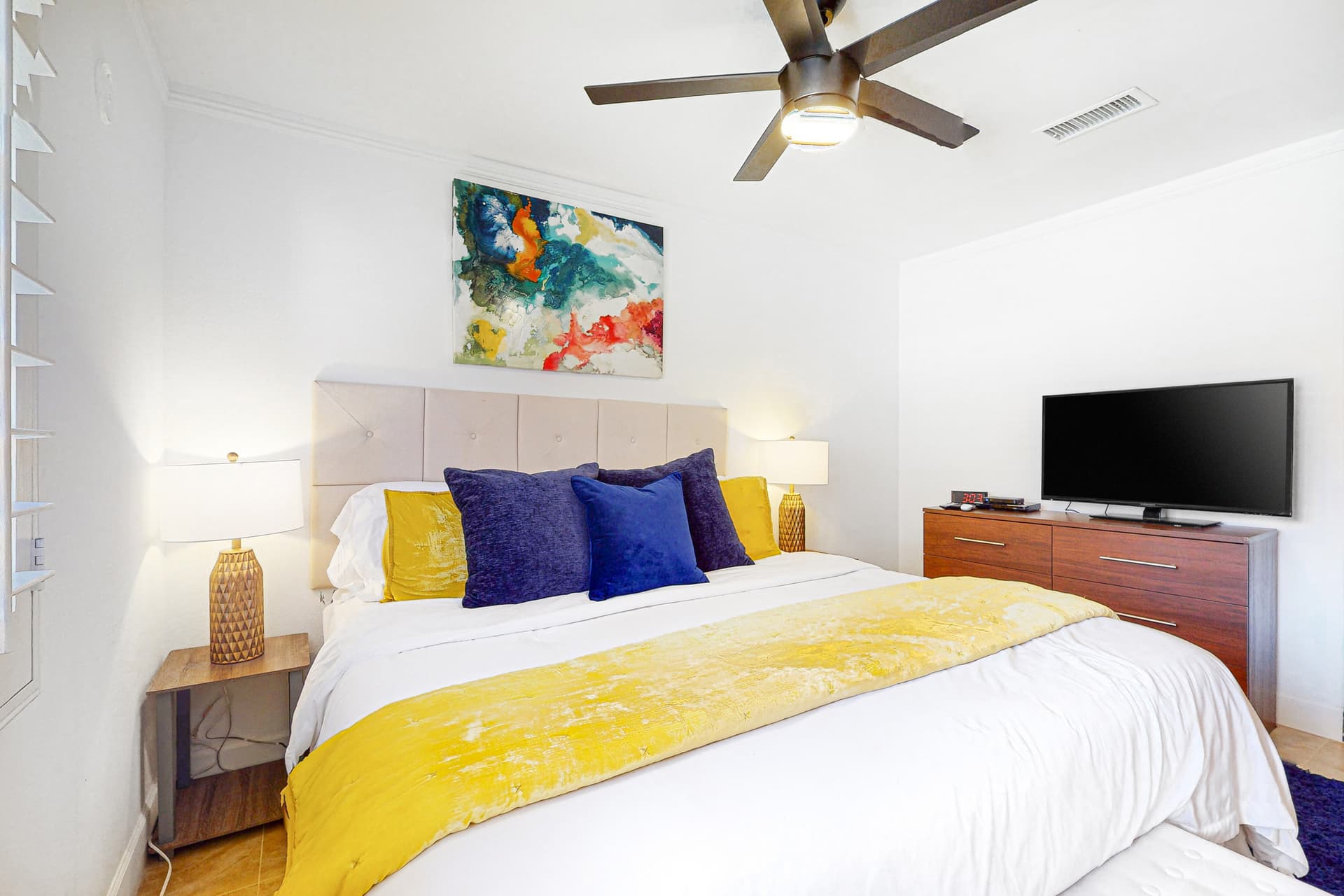 El Paseo Modern House - Image 17