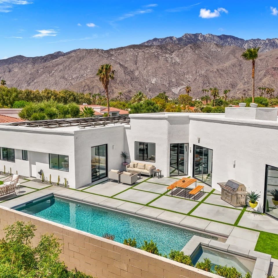 Palm Lighthouse - Image 1