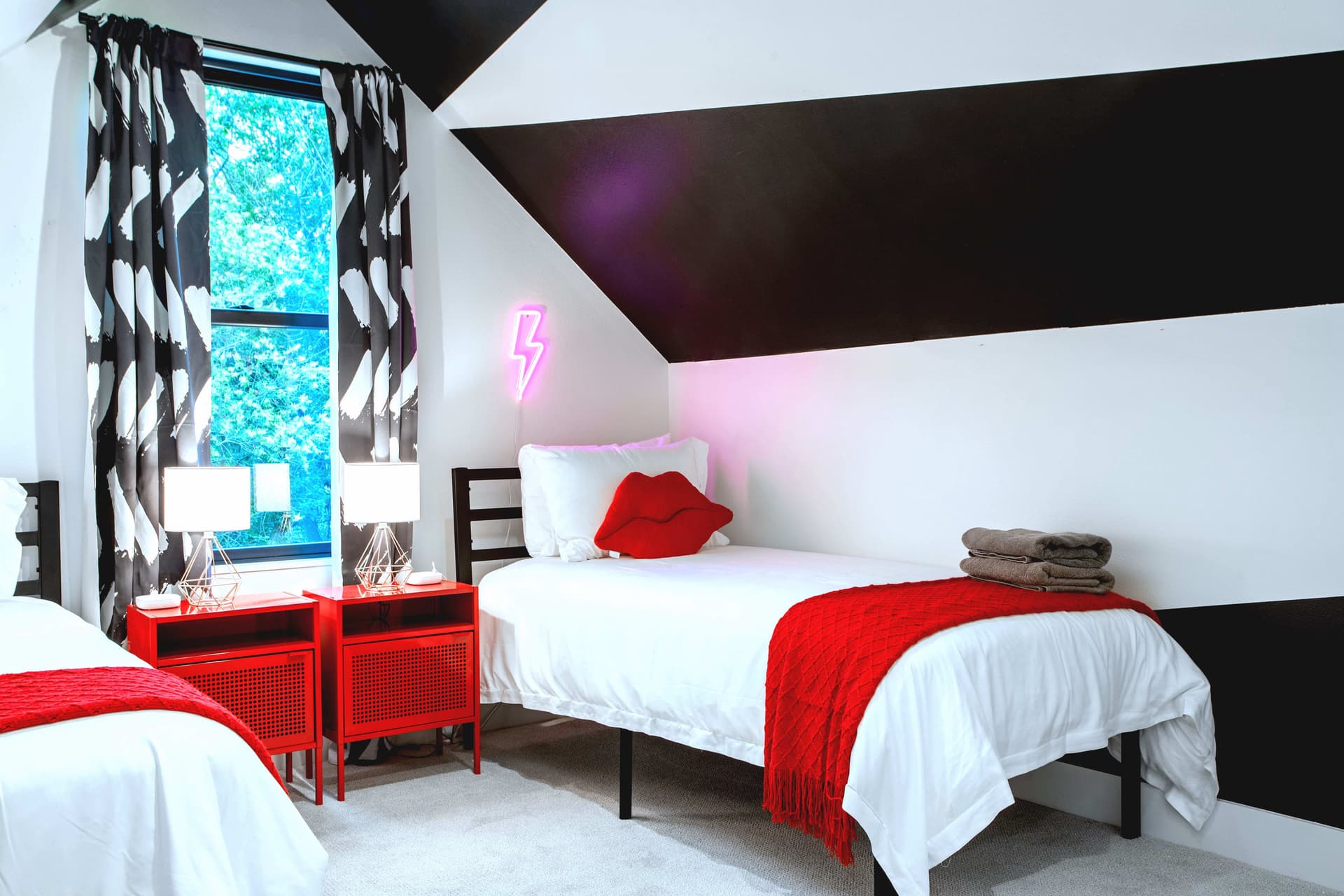 Queen's Gambit - Image 21