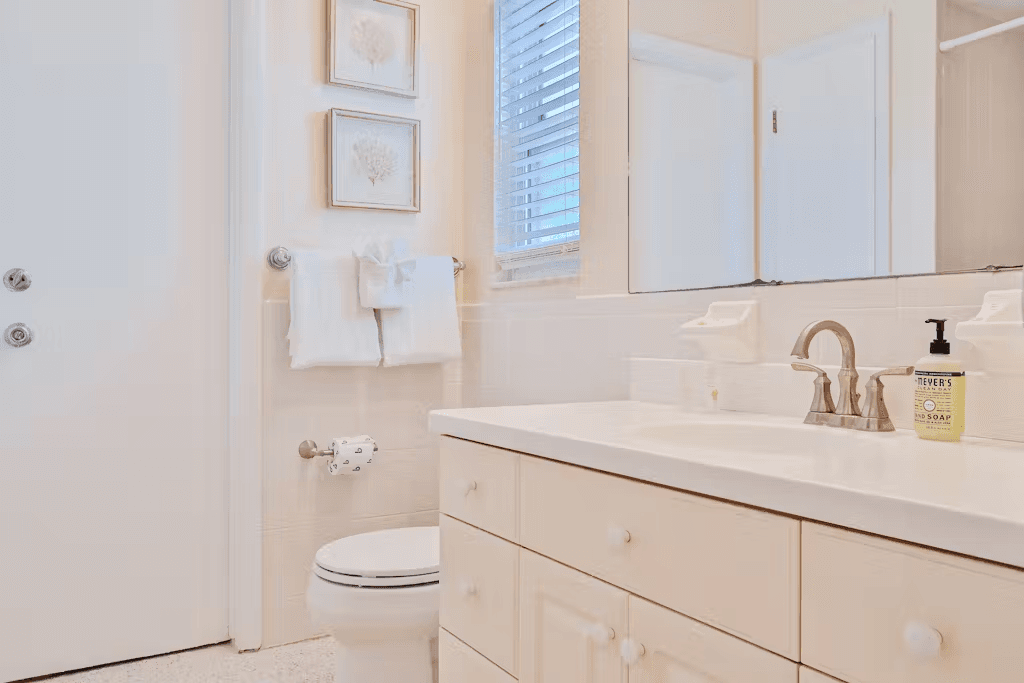 Corner by the Coast - Image 15