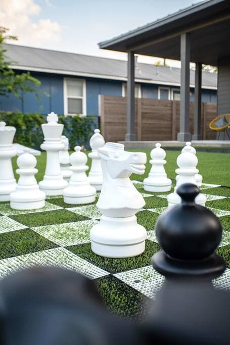 Queen's Gambit - Image 14