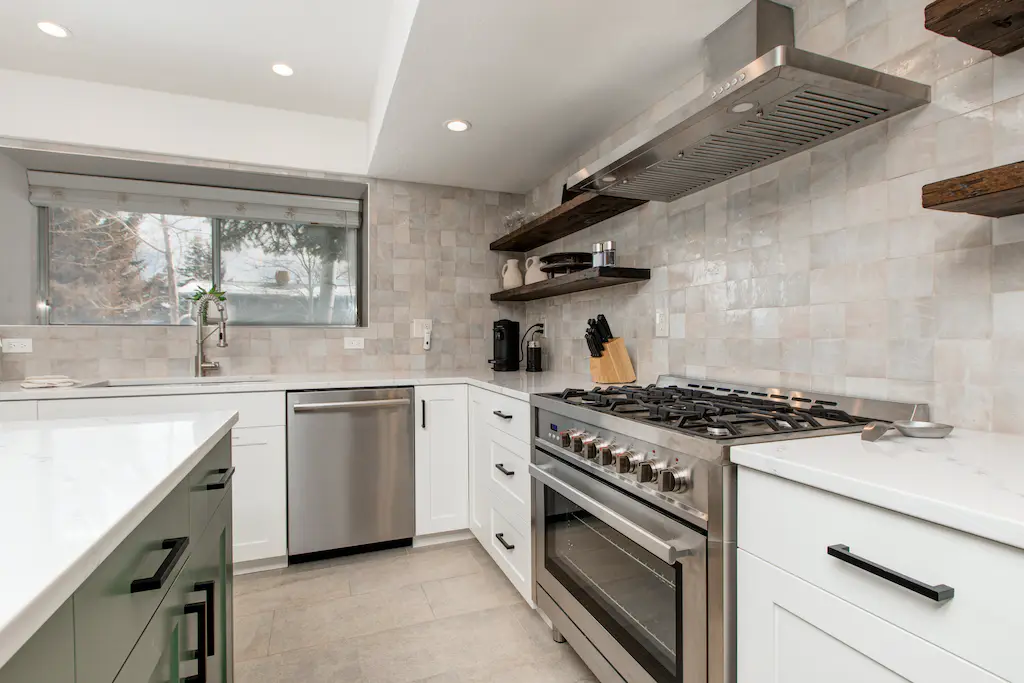 Last Run of the Day House - Image 11