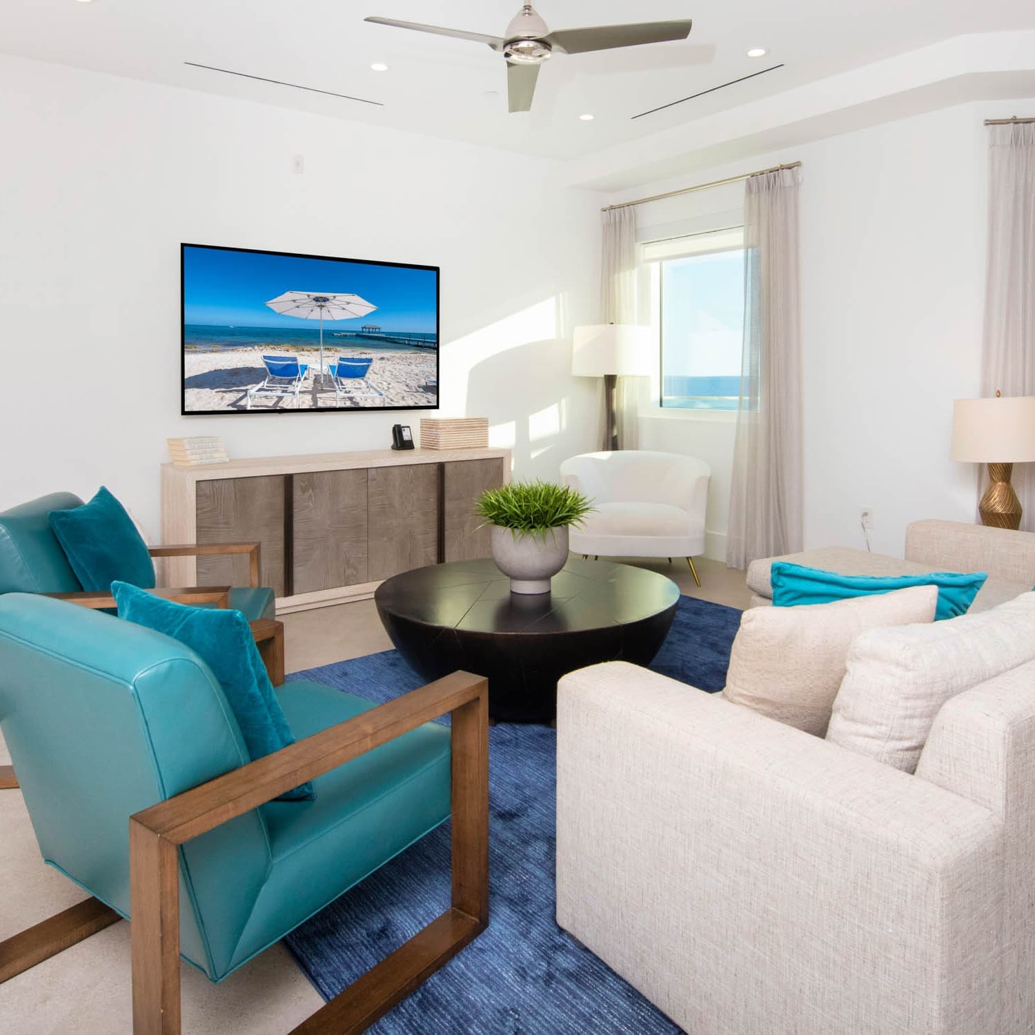 Seabreeze Penthouse Haven - Image 1
