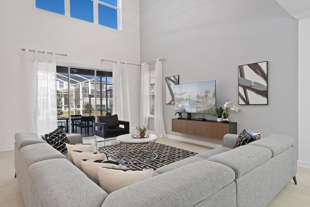 Chic Family Getaway - Image 1