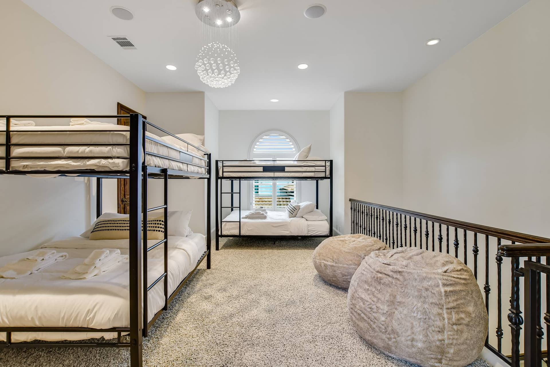 Autograph on Lake Austin - Image 21