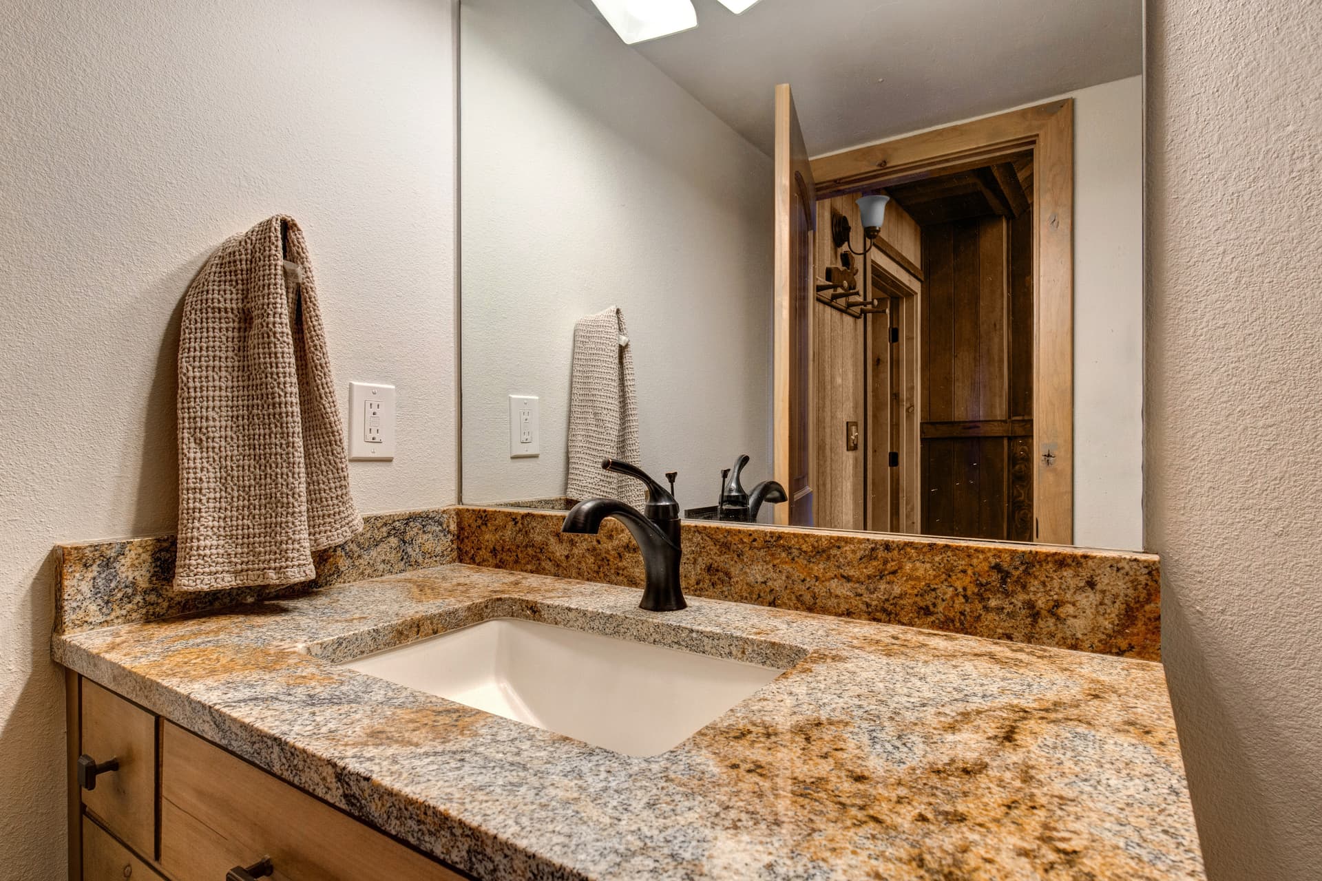 Red Pine Wonder Home - Image 23