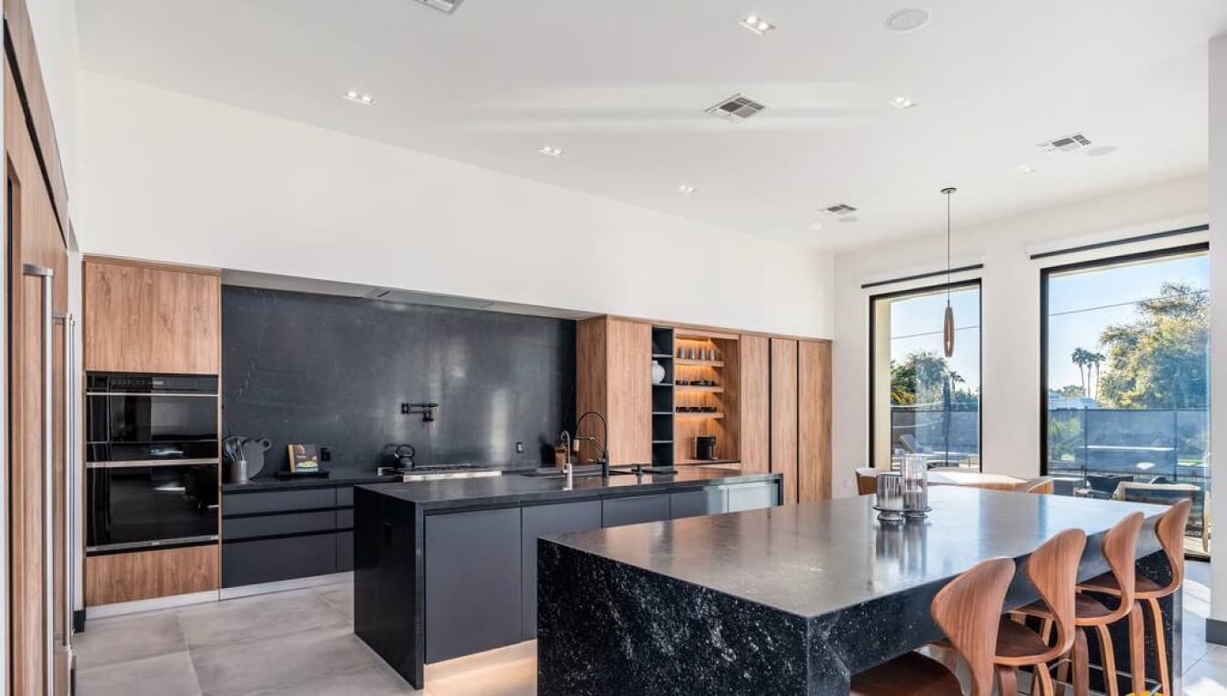 Scottsdale Desert Paradise - Image 13