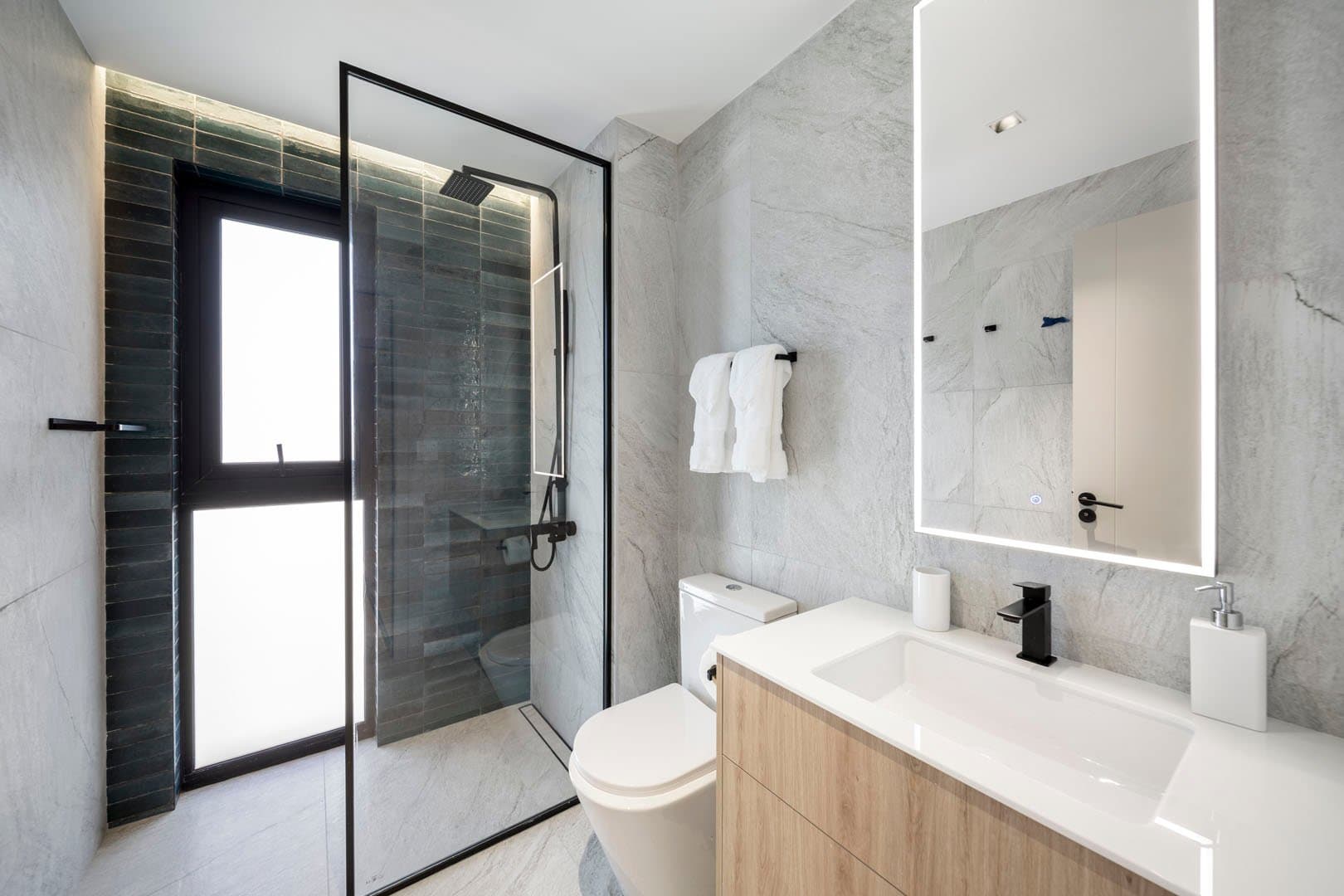 Allure #301 - Image 7