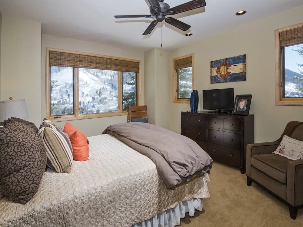 Glacier Court #1854A - Image 2