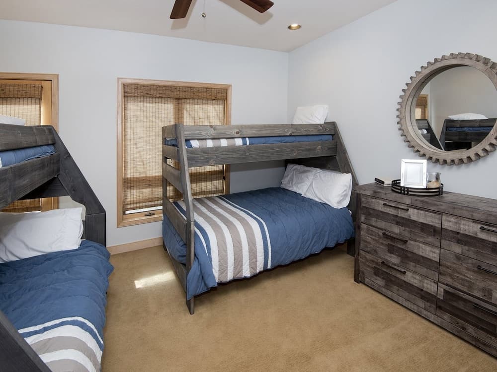 Glacier Court #1854A - Image 3