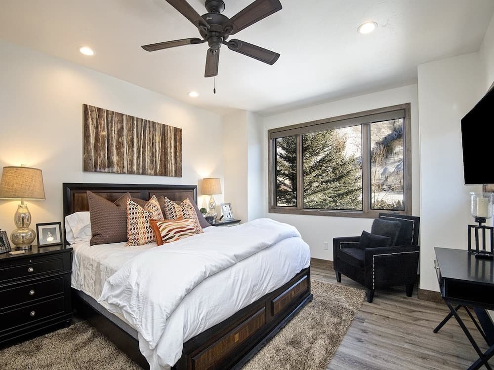 Glacier Court #1854A - Image 10