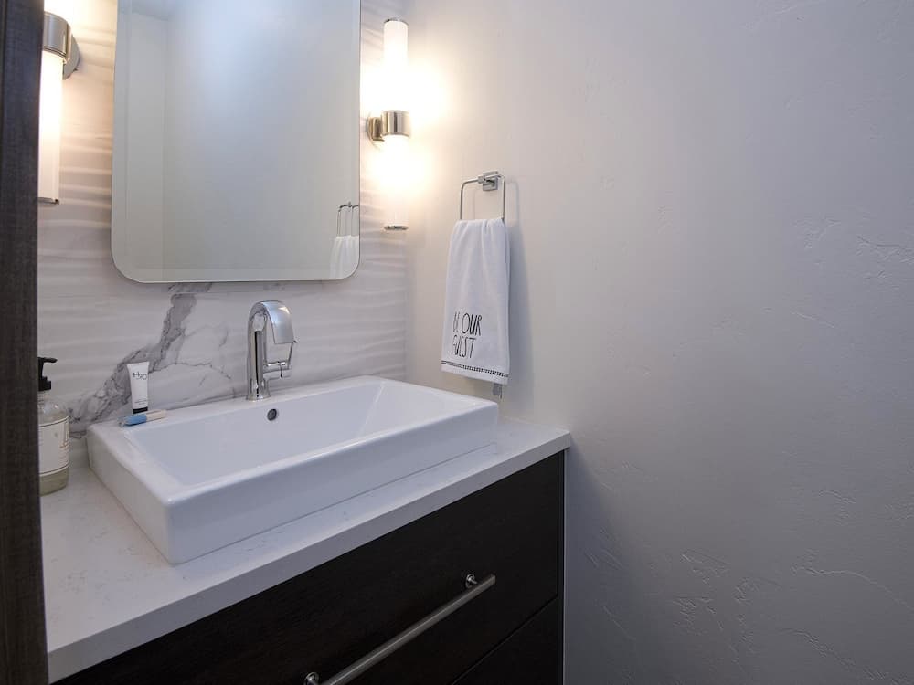 Glacier Court #1854A - Image 24