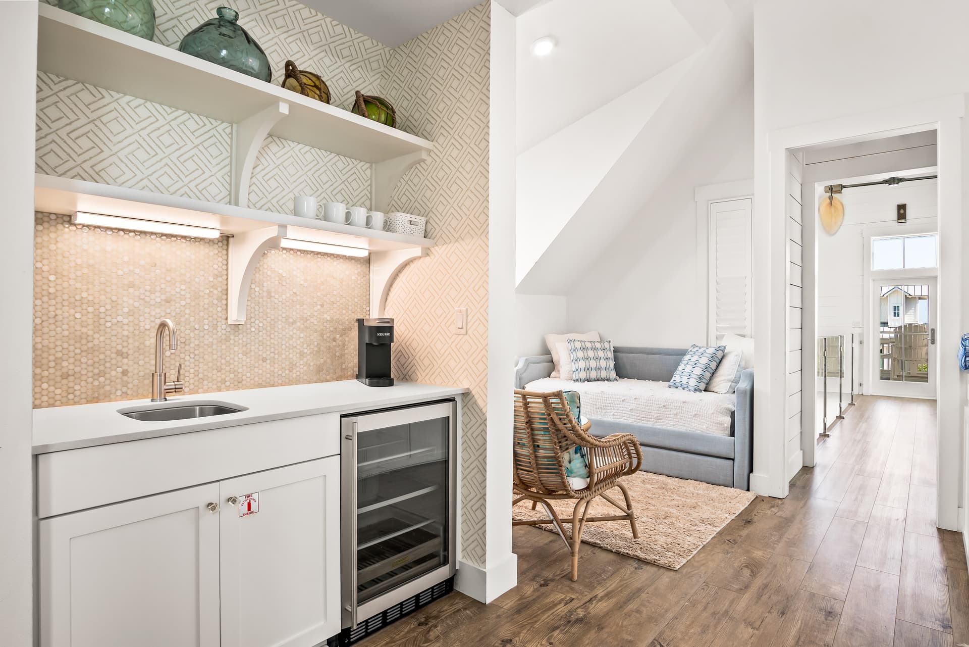 Golden Daze - Image 11