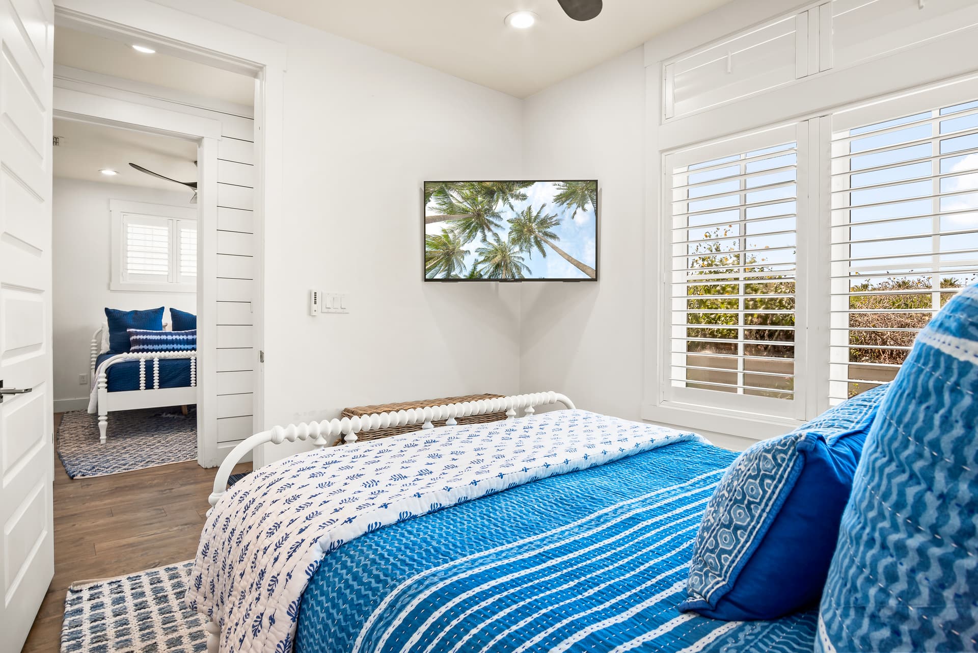 Golden Daze - Image 24