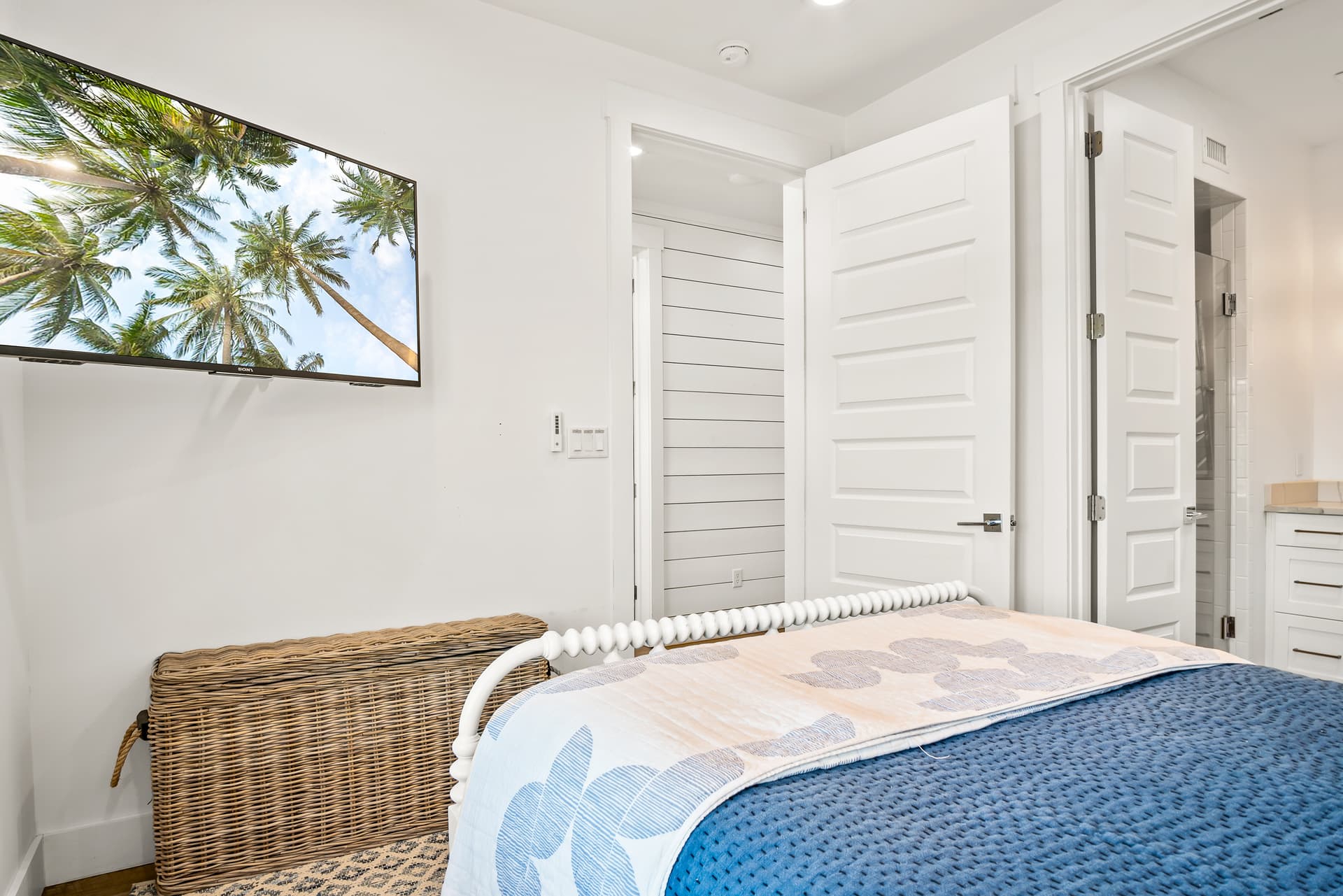 Golden Daze - Image 26