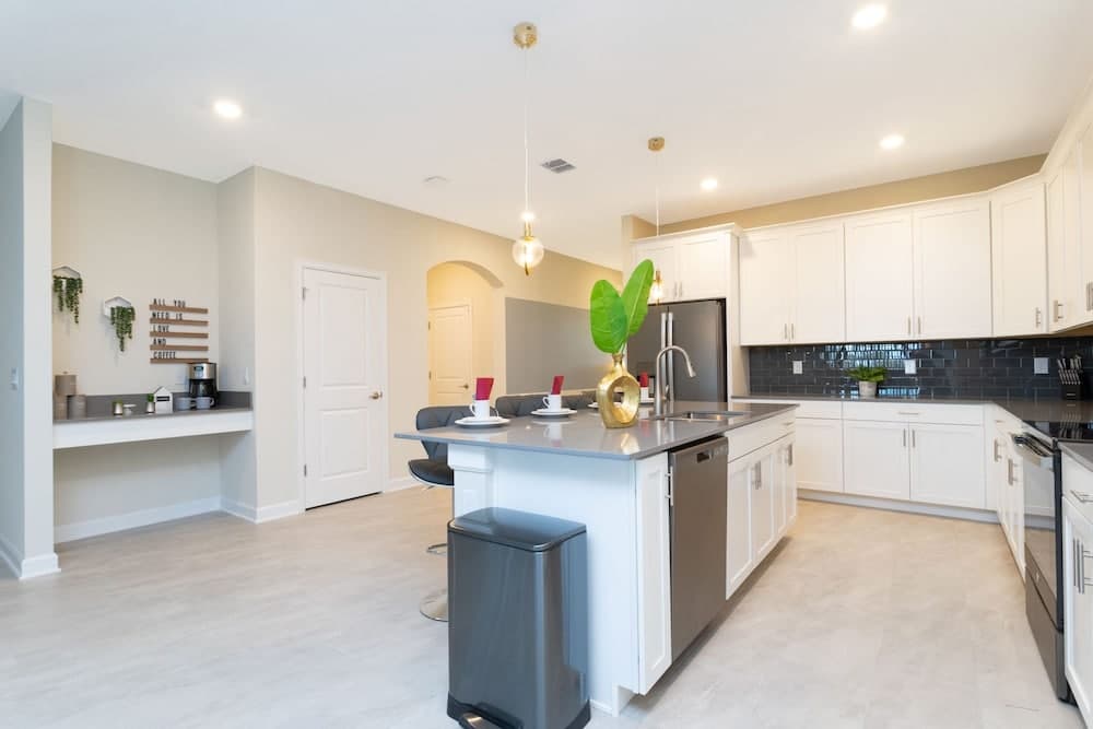 Crystal Waters Manor - Image 9