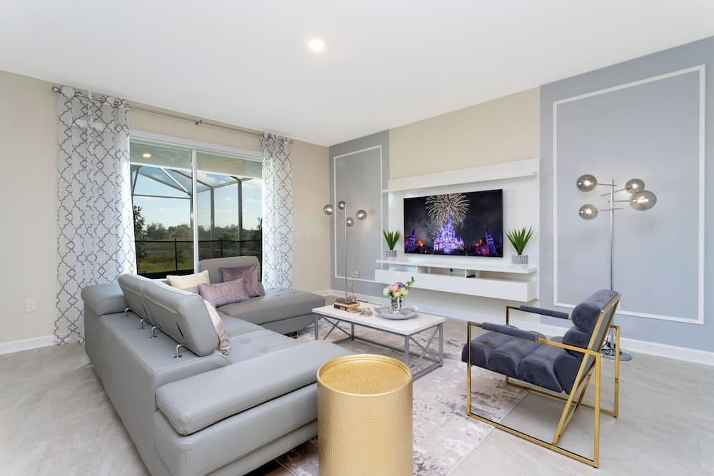 Crystal Waters Manor - Image 4