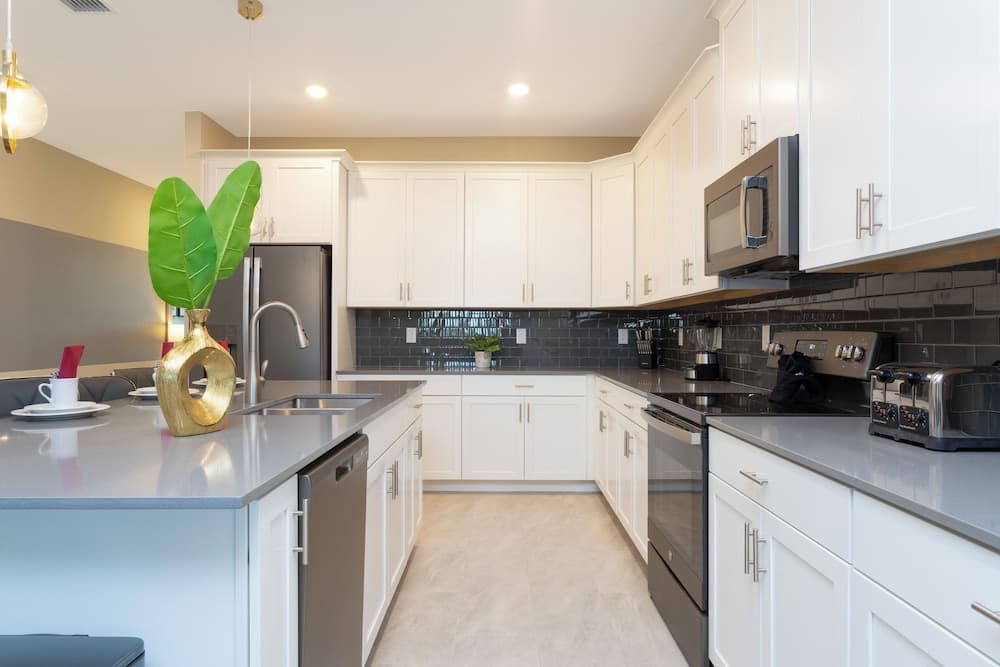 Crystal Waters Manor - Image 16