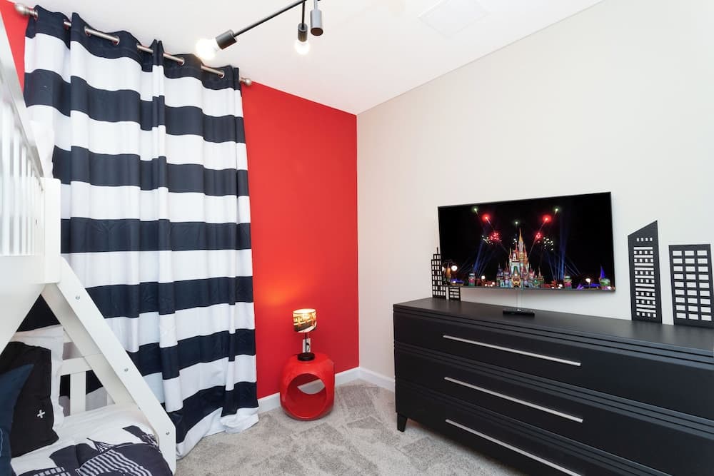 Crystal Waters Manor - Image 40