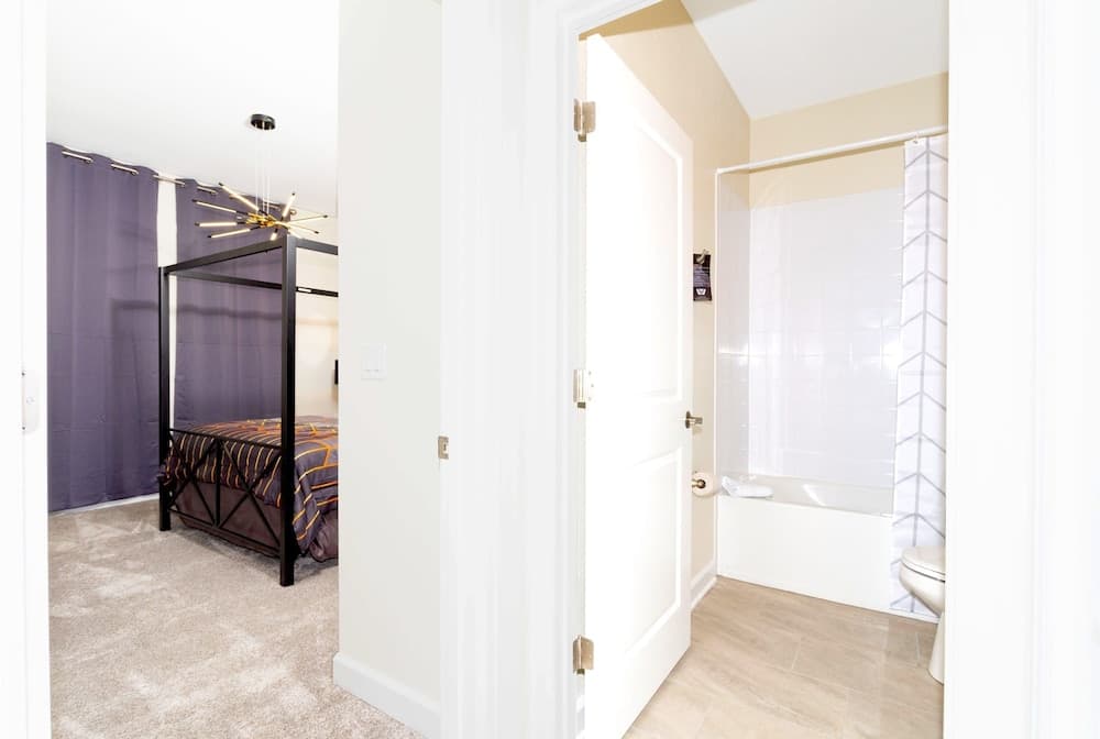 Crystal Waters Manor - Image 39