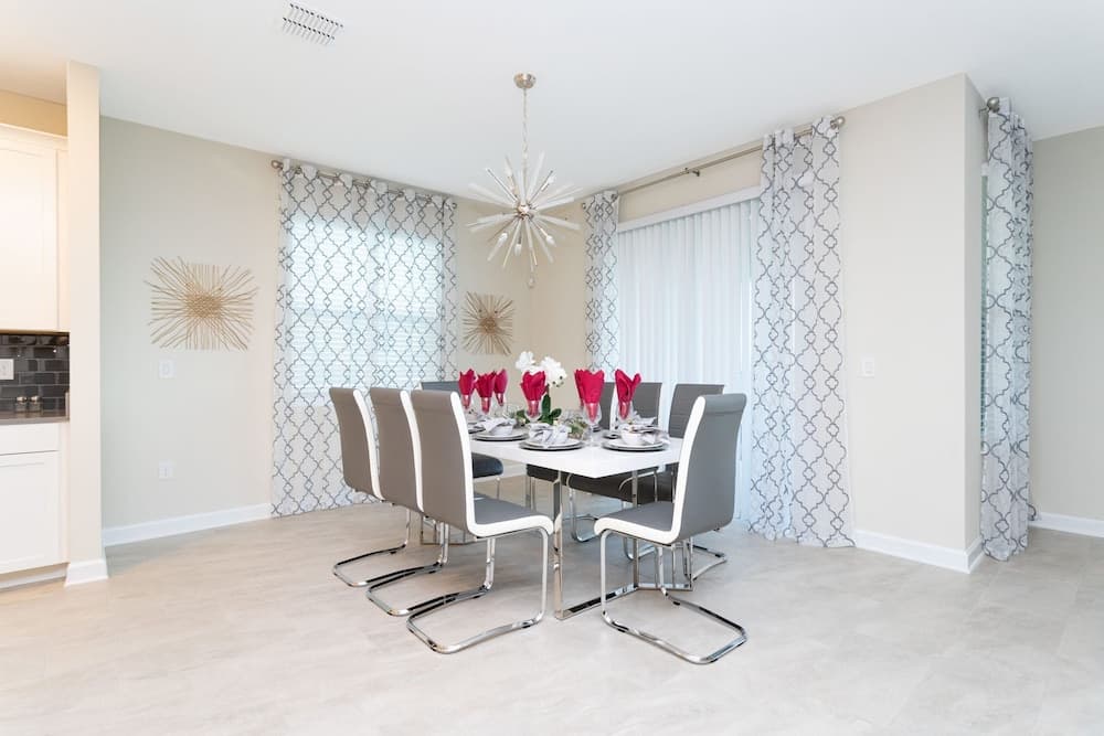 Crystal Waters Manor - Image 7