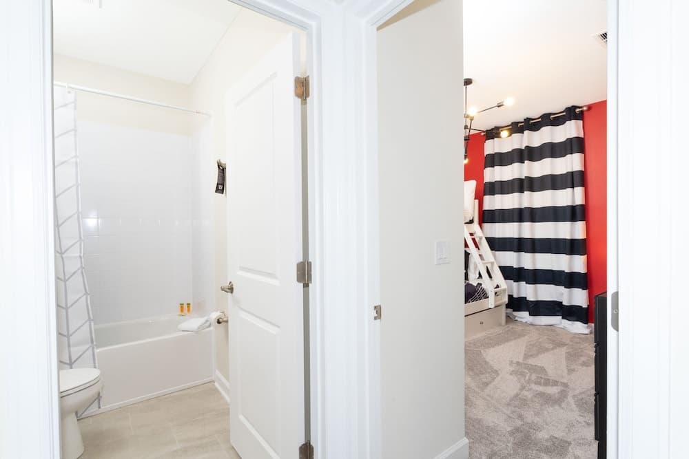 Crystal Waters Manor - Image 25