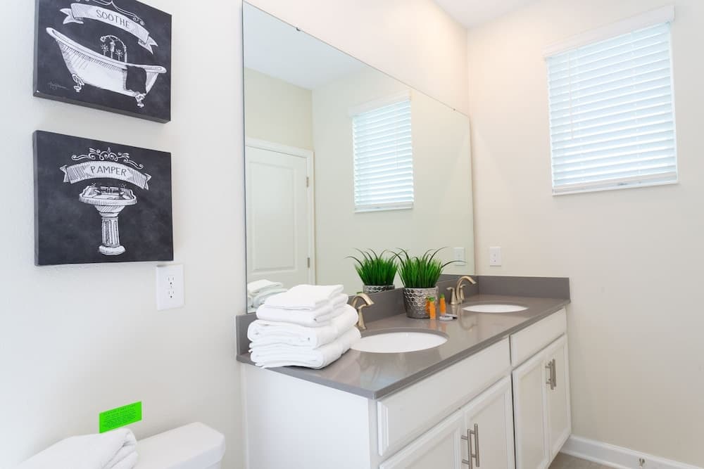 Crystal Waters Manor - Image 18